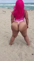 Shakin that ass on the beach