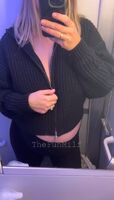 Pregnant mom on a plane [GIF]