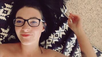 Monday’s are hard, but I’m sure I can make you much harder😇