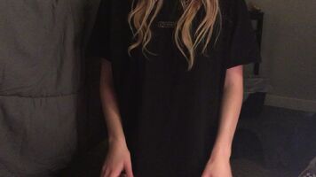 Yes, that is a chipotle shirt🌯 You all seemed to like gifs, so here’s another in the same vein