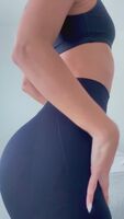 There seems to be a bit of transparency in these leggings🍑
