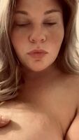 Any boys wants to chat? 🥰👄🥰 chats are open!