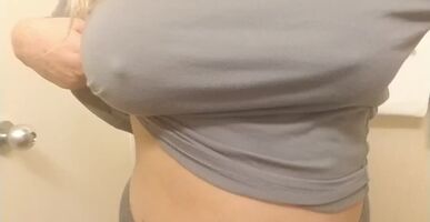 Need some men to suck on these titties 👅