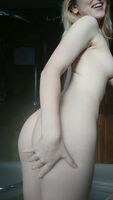 Wondering if anyone here likes bottom heavy petite girls? 🍑
