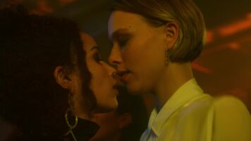 Zoë Kravitz Lesbian Kissing - High Fidelity S01E01