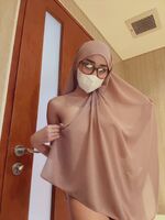 Hijabi Titty Reveal