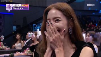 Han Chae Young #03 Thanks fans by showing her legendary cleavage