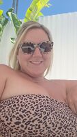 Would you take an Australian fat girl in public