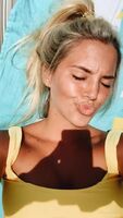 LOVE tan belly pics/gifs like this