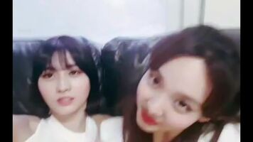 TWICE - Nayeon and her delicious bread