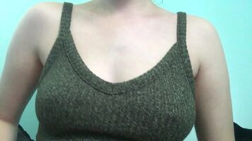 thought i’d post again since everybody liked my first post yesterday 😏 are gifs allowed???