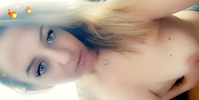 I love being off work and having no classes this week! Have some fun with me?!💦 Don’t go home for the holidays without me this week! 💜💋
