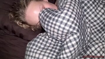 Feeding me cum is an acceptable reason to wake me up at 2:30am 😴😋🥰