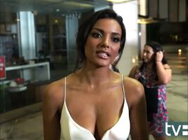 Jessica Lucas - cleavage central - gfy