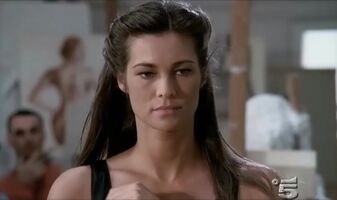 Manuela Arcuri - L'onore e il rispetto