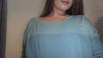 Crop top with no bra, I feel like this belongs here?