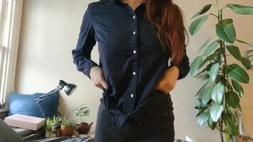 Who says you can't have fun while getting ready for work? 💼 Here's a little business-casual titty drop for you ;)