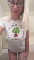 I'm so horny my big hard nipples are poking thru my fav tee.. I had to show them off 👅 they're not huge but they're a big bouncy handful 🤭