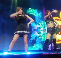 Twice - Sana & Momo