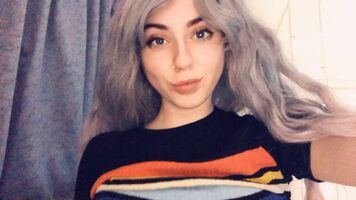 I’m in my dorm watching Netflix tonight, wanna chill with me? ;p I’m around for vanilla and domme play— 420 and friendly! //  💕🌸