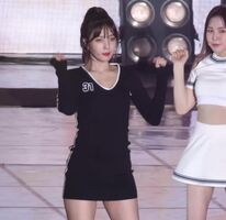 RED VELVET Joy presenting Cleavage. Bra strap. Thighs. Jiggles.