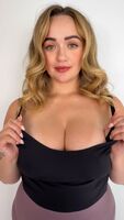 Bouncing Natural tits reveal